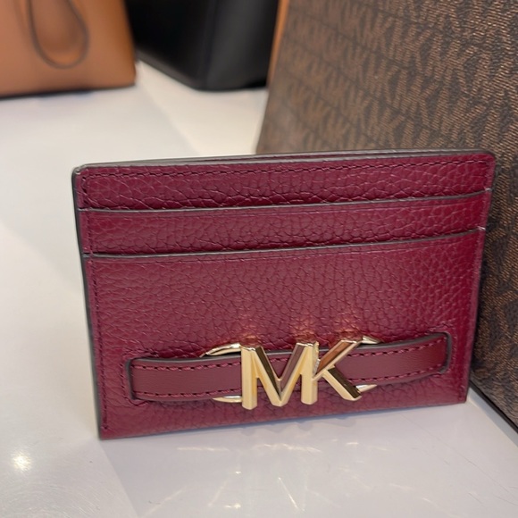 MICHAEL KORS
Reed Large Pebbled Leather Card Holder Case
Dark Cherry 
NWT - Picture 8 of 16